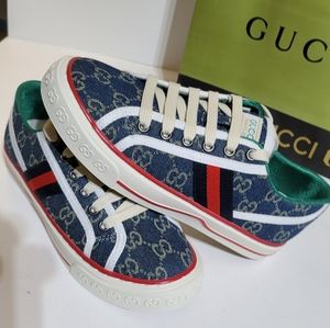 Women's sneakers